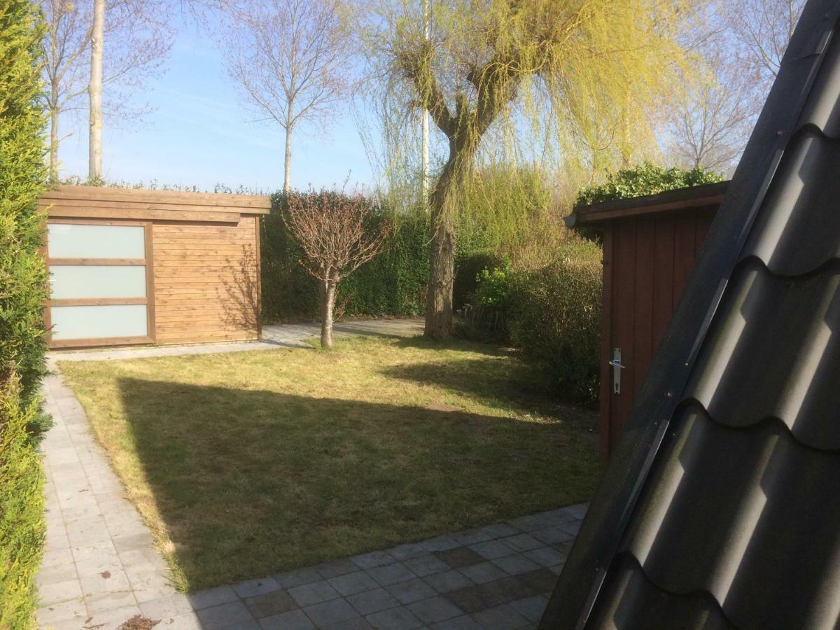 Vakantiehuisje aan de kust Oostduinkerke Nieuwpoort Buitenkant foto